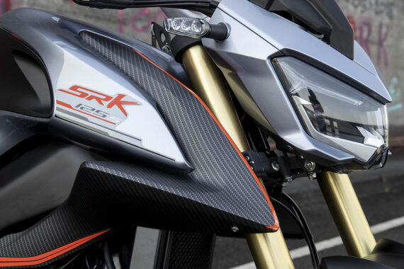 Detail van de QJ Motor SRK 125 S